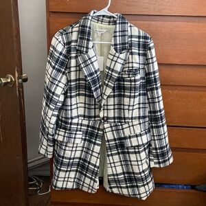 Ivory and Black plaid coat with pockets!